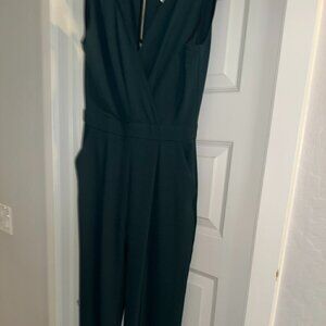 ZARA GREEN JUMPSUIT V NECK AND BACK KEYHOLE IN GREEN SIZE SMALL - NWOT (477)